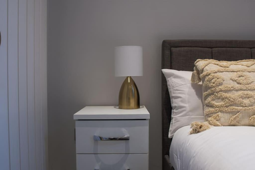 Spacious Apartment In City Centre - Free Parking นอตติงแฮม ภายนอก รูปภาพ